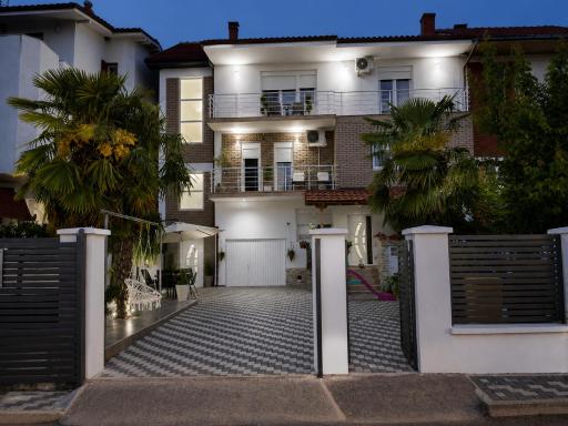 Vila Elena - Housity