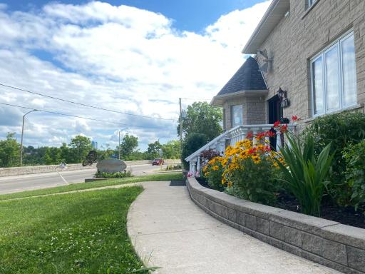Butterfly Manor - Housity