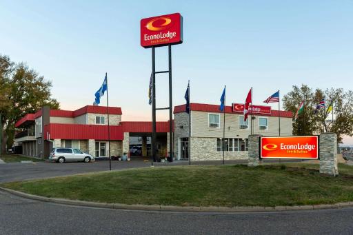 Econo Lodge Inn & Suites - Housity
