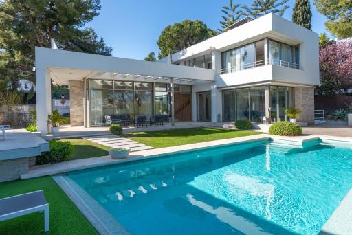 Amazing modern villa located mins from beach RDR234 - Housity
