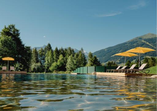 Hotel Norica - Thermenhotels Gastein mit dem Bademantel direkt in die Therme - Housity