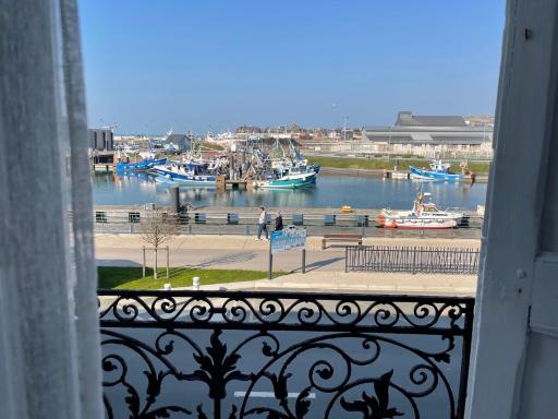 Villa Quai du Tréport 4 étoiles face port et mer - Housity