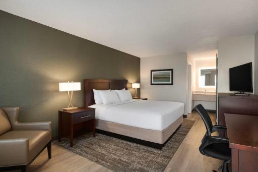 Mai Hana Hotel- Intl Drive, Trademark Collection by Wyndham - Housity