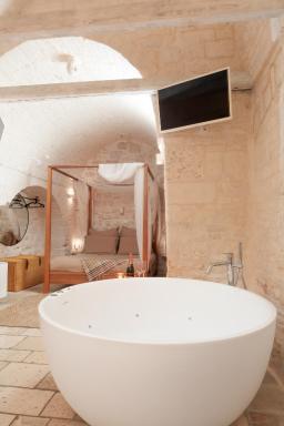 Suite fanizza cummerse in pietra con idromassaggio - Housity