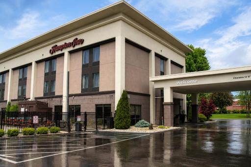 Hampton Inn Summersville - Housity