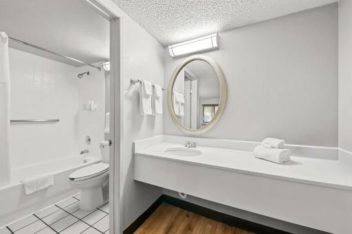 Days Inn by Wyndham Buena Park - Housity