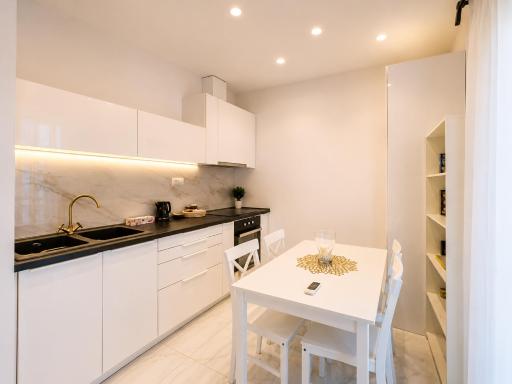 Cozy Deluxe Apartment in Centre - Housity