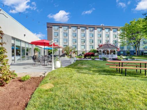 Holiday Inn - Piscataway - Somerset by IHG - Housity