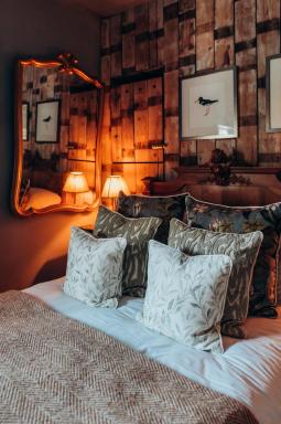 The Roebuck Inn - Housity