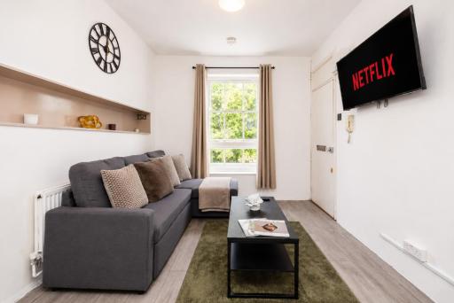 Old Street 2BR Apartment Sleeps 6 Close to Tube - Housity