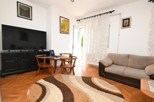 Hostel Holiday Cetinje - Housity