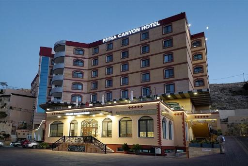 Petra Canyon Hotel - Housity