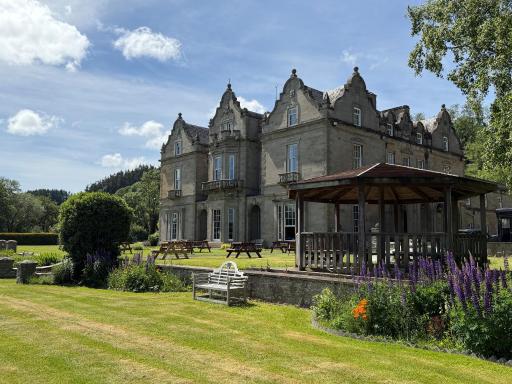 Baskerville Hall Hotel - Housity