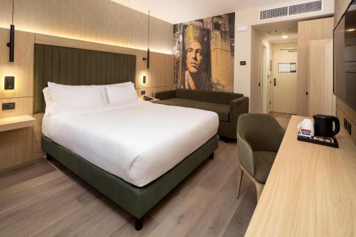 Holiday Inn Naples, an IHG Hotel - Housity