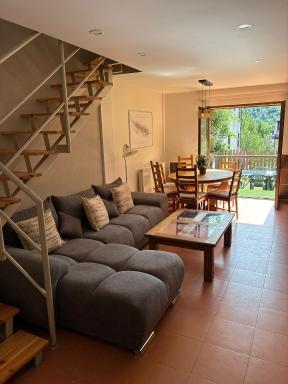 Dúplex con jardín en Pirineos, totalmente equipado - Housity