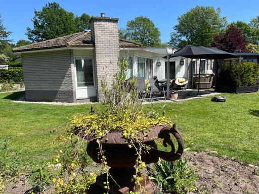 HOLTINGERHUYS Uffelte- Giethoorn! Tegen betaling Wellness!!! - Housity