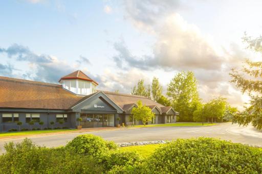 Holiday Inn Aylesbury by IHG - Housity