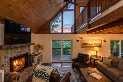 MsBeeHavin'*Views*Hiking*Pets OK*3Bd/3BA - Housity