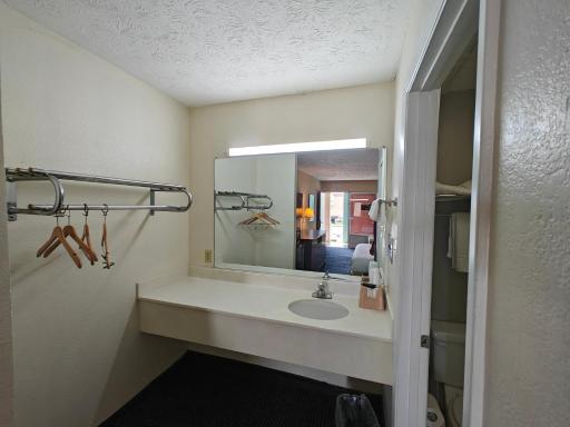 Countryside Inn Motel - Housity