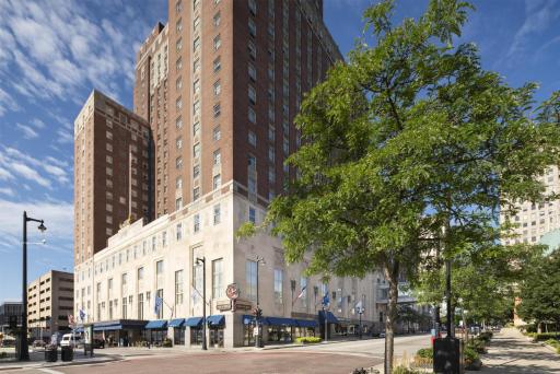 Hilton Milwaukee - Housity