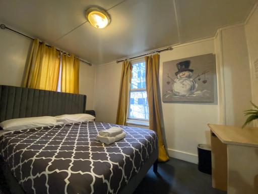 Oui on Ludlow - Entire House and Private Rooms in University City - Housity