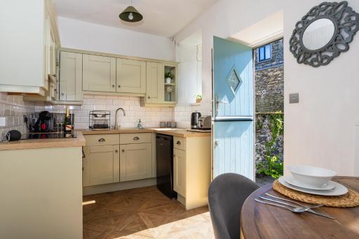 Woodland Cottage - private courtyard - Winter Retreat in the heart of Windermere - Housity