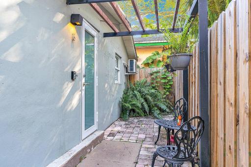 Private and Secluded Studio in Little Havana - 6V - Housity