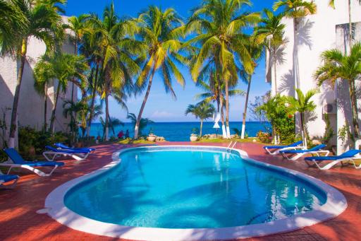 Chrisanns Paradise Suite by the Ocean - Apt#9 - Housity