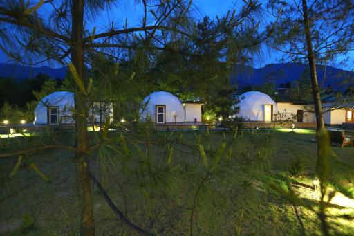 Highland Glamping Riverfront Luxury Dome Tent - Housity