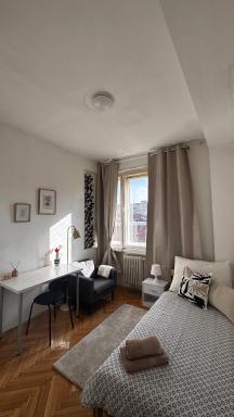 Extralarge Queen Room in the Heart of Bratislava with Terrace - Housity
