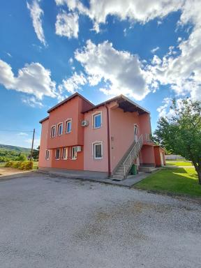 Cozy Apartment near Sarajevo & Visoko Pyramids - Housity