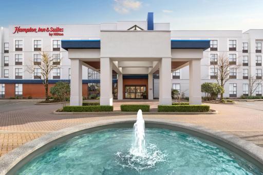 Hampton Inn & Suites by Hilton Langley-Surrey - Housity
