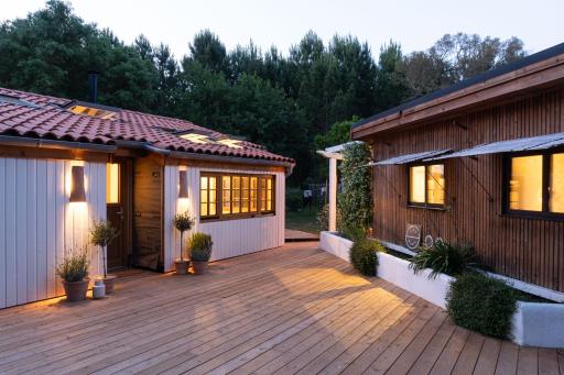 Forest & Ocean House with Guest Suite & Garden - Housity
