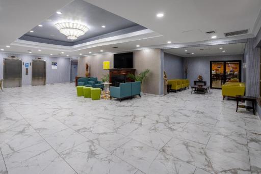 Days Hotel by Wyndham North Bergen - Housity