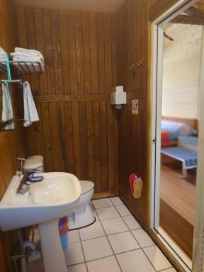 Golden Leather Carving Studio - Housity