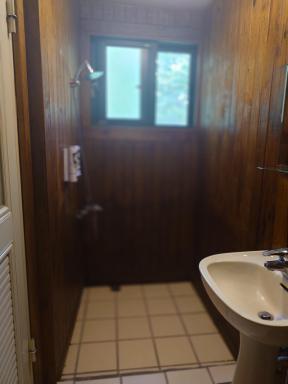Golden Leather Carving Studio - Housity
