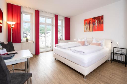 Hotel Garni Ammergauer Hof - Housity