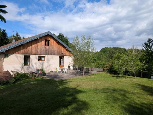 Gîte élégant en pleine nature avec terrasse, départ randonnées, parking privé et équipements inclus - FR-1-589-384 - Housity