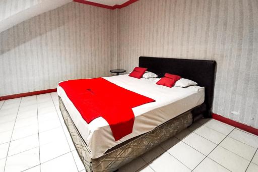 OYO 93168 Permata Ria Hotel - Housity