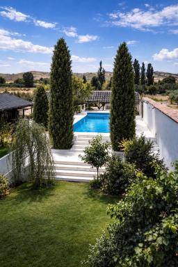 HEARTS & PONIES Apartamentos con piscinas privadas cerca de la Warner - Housity