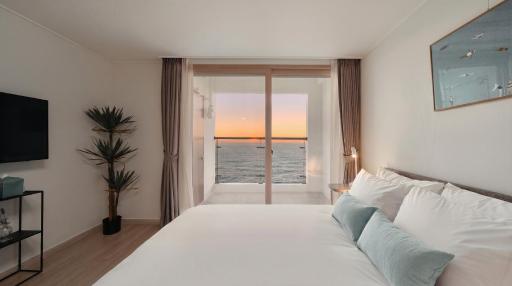 Urbanstay Sokcho Deungdae Beach - Housity
