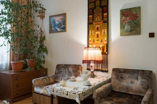 Feel The Old Socialist Style Apartment - Housity