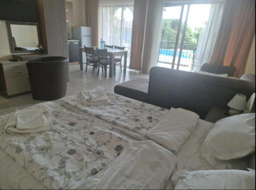 Brilliant Aparthotel - Housity