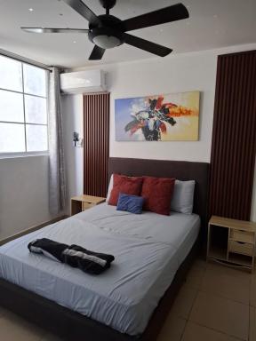 APARTAMENTO 3 habitaciones y piscina a solo 15 minutos del aeropuerto - Housity