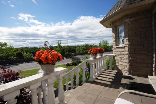 Butterfly Manor - Housity
