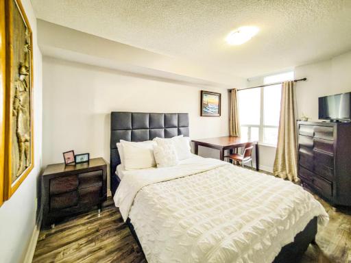 Luxurious Condo by Celebration Square & Square One - Housity