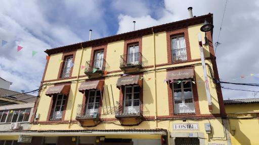 Hostal Restaurante Moderno - Housity