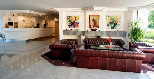 Lenas West Hotel - Housity