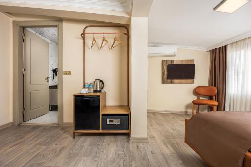 Peradise Hotel - Housity