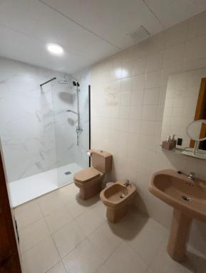 Apartamento entero con terraza en el centro de Rubí - Housity